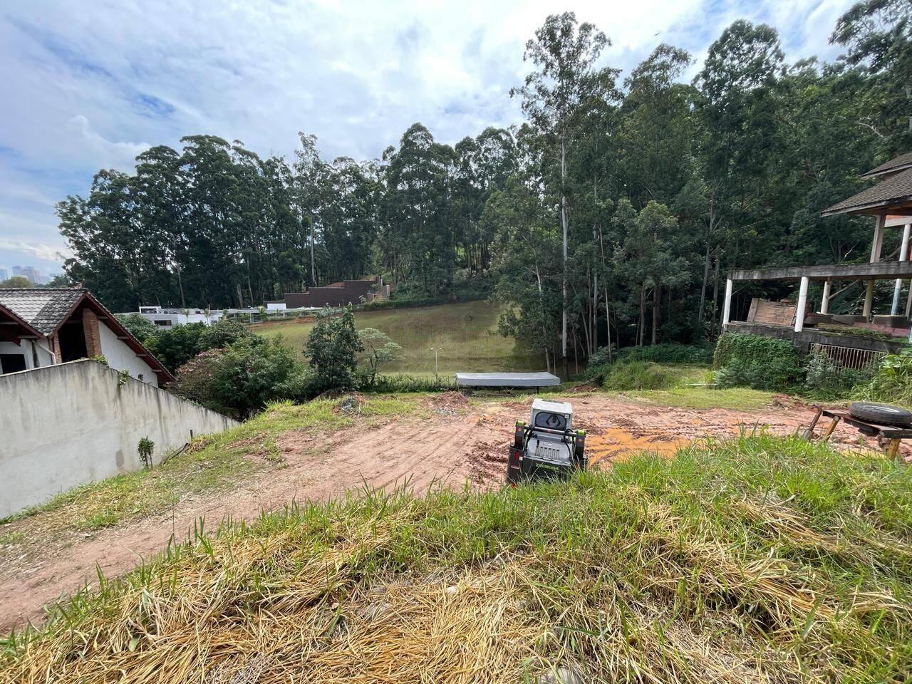 Sala de estar terreno à venda em Residencial Tambore 1, Alphaville, Barueri — 1695 m² — imagem 2 de 15