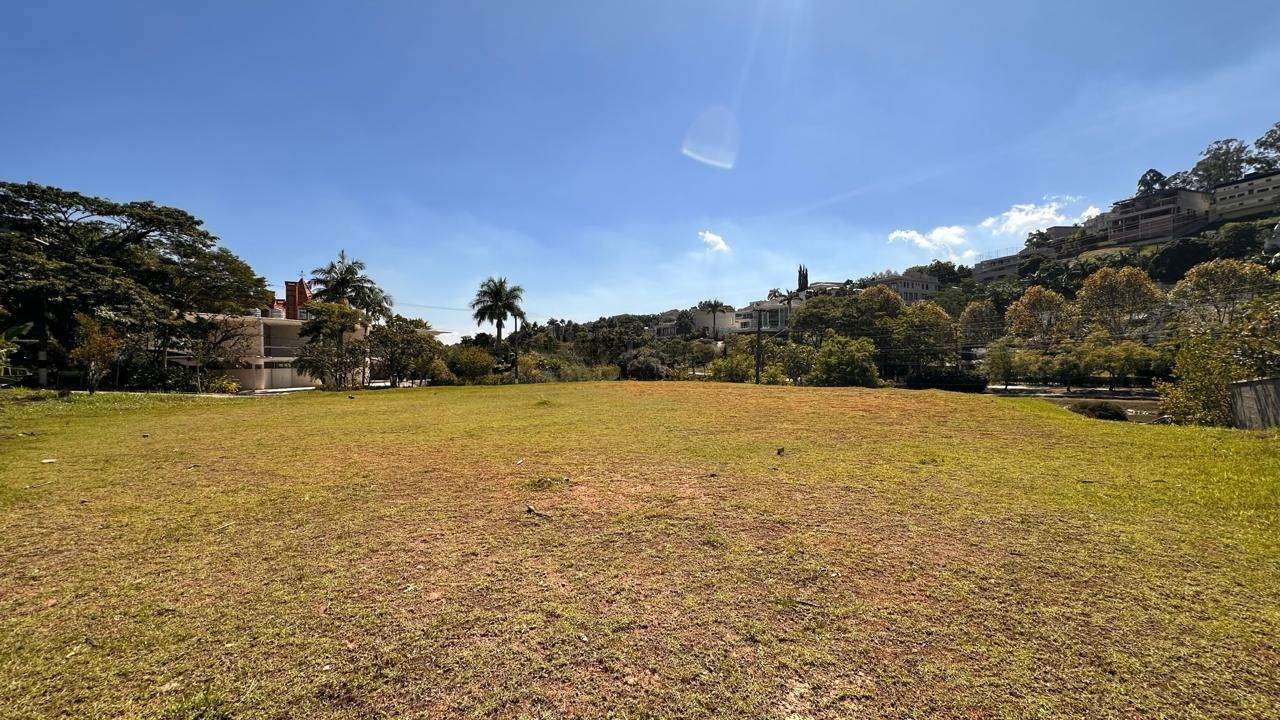 Sala de estar terreno à venda em Residencial Tambore 1, Alphaville, Barueri — 1392 m² — imagem 2 de 15
