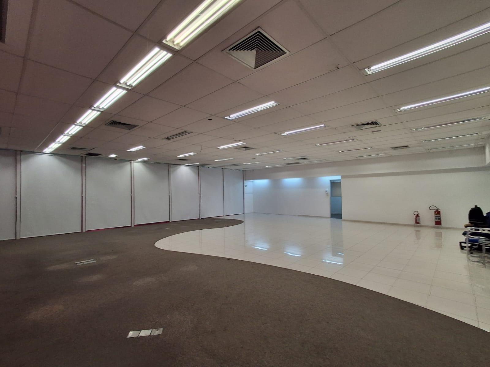 Sala de estar loja para alugar em Alphaville, Barueri — 285 m² — imagem 2 de 15