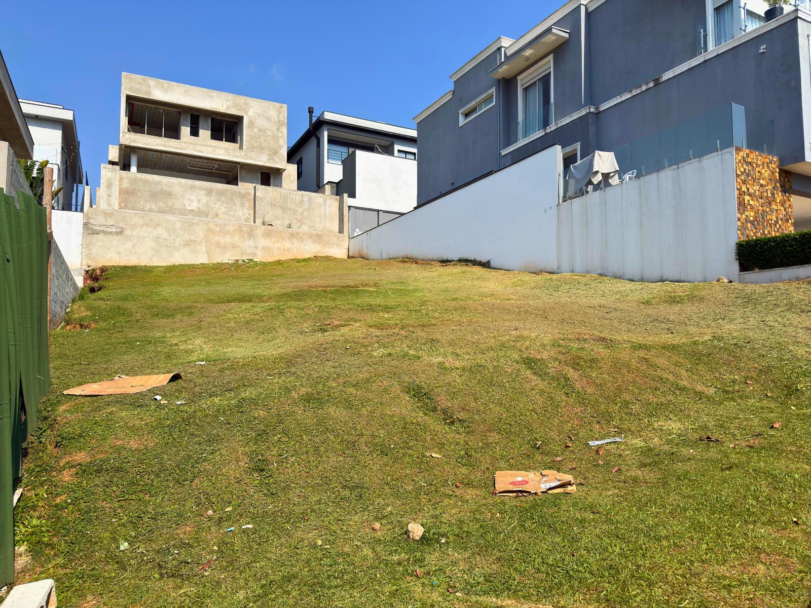 Sala de estar terreno_lote à venda em Itahye Residencial, Alphaville, Barueri — 420 m² — imagem 2 de 7