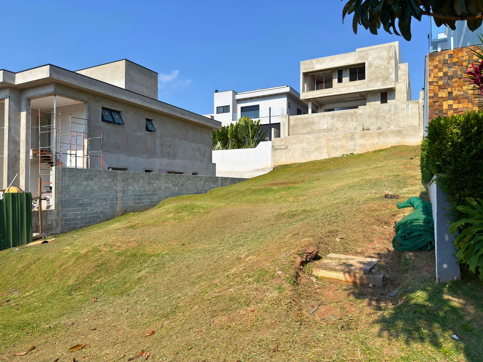 Piscina e área externa terreno_lote à venda em Itahye Residencial, Alphaville, Barueri — 420 m² — imagem 5 de 7