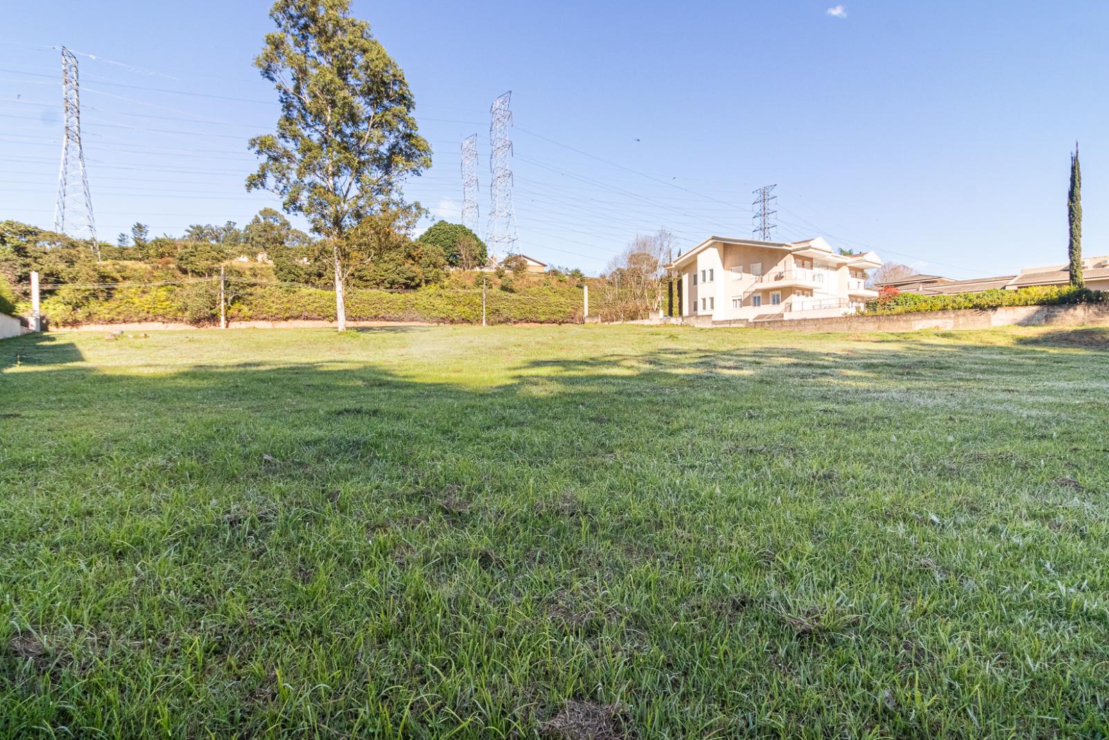 Suíte principal terreno à venda em Residencial Tambore 1, Alphaville, Santana de Parnaíba — 2684 m² — imagem 4 de 6
