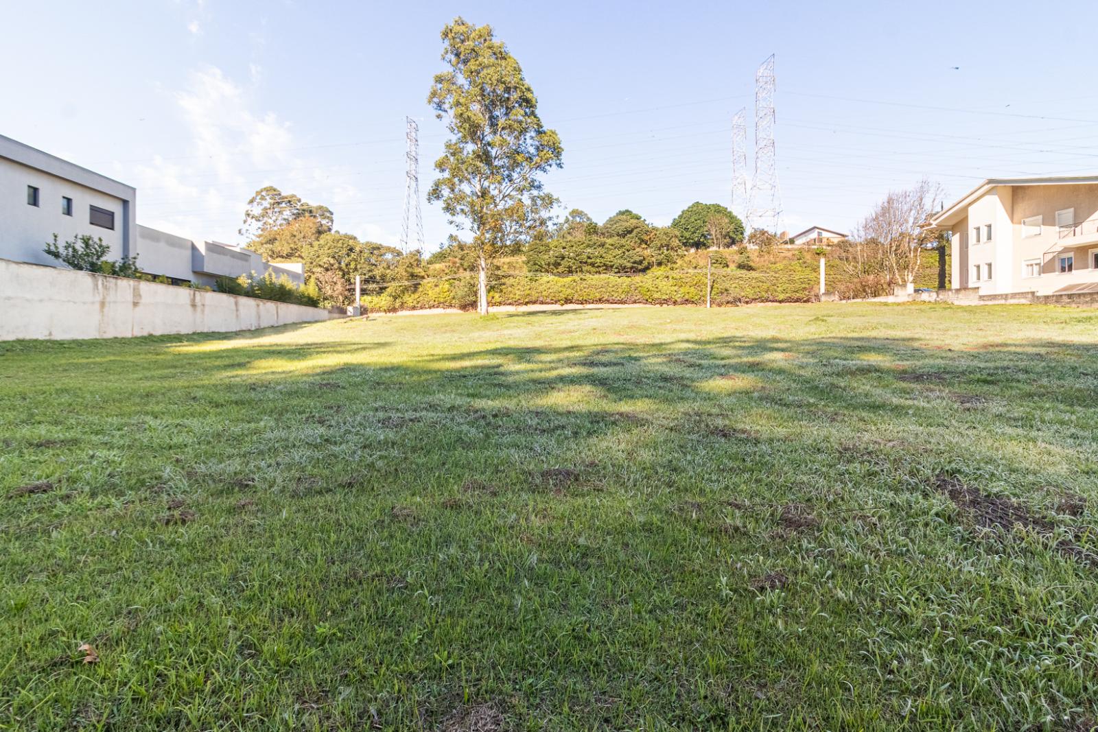 Piscina e área externa terreno à venda em Residencial Tambore 1, Alphaville, Santana de Parnaíba — 2684 m² — imagem 5 de 6