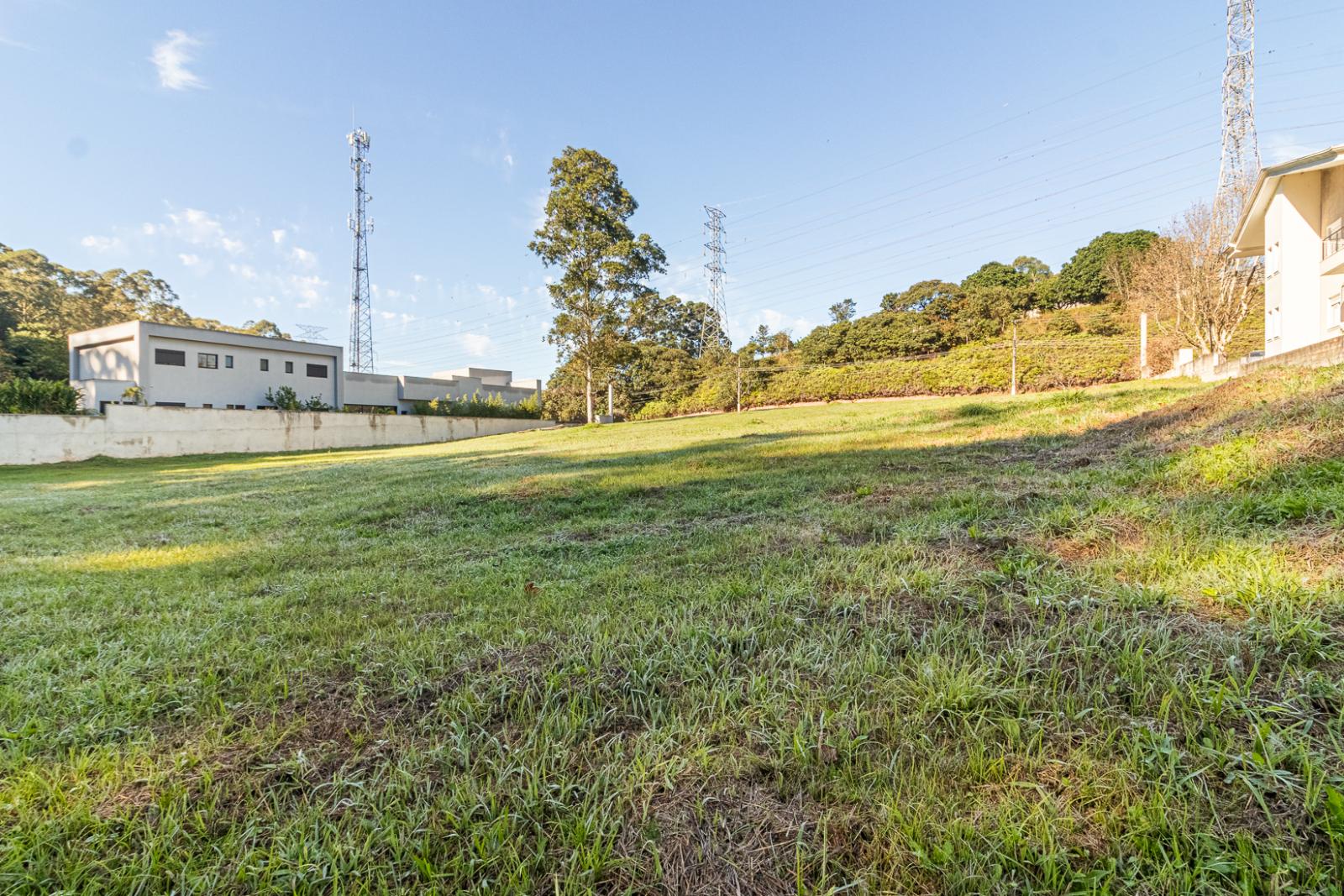 Suíte principal terreno à venda em Residencial Tambore 1, Alphaville, Santana de Parnaíba — 2405 m² — imagem 4 de 6