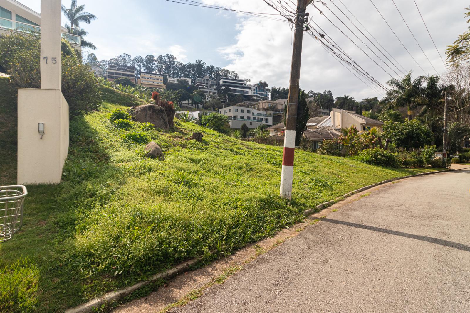 Sala de estar terreno à venda em Residencial Tambore 1, Alphaville, Santana de Parnaíba — 1689 m² — imagem 2 de 18