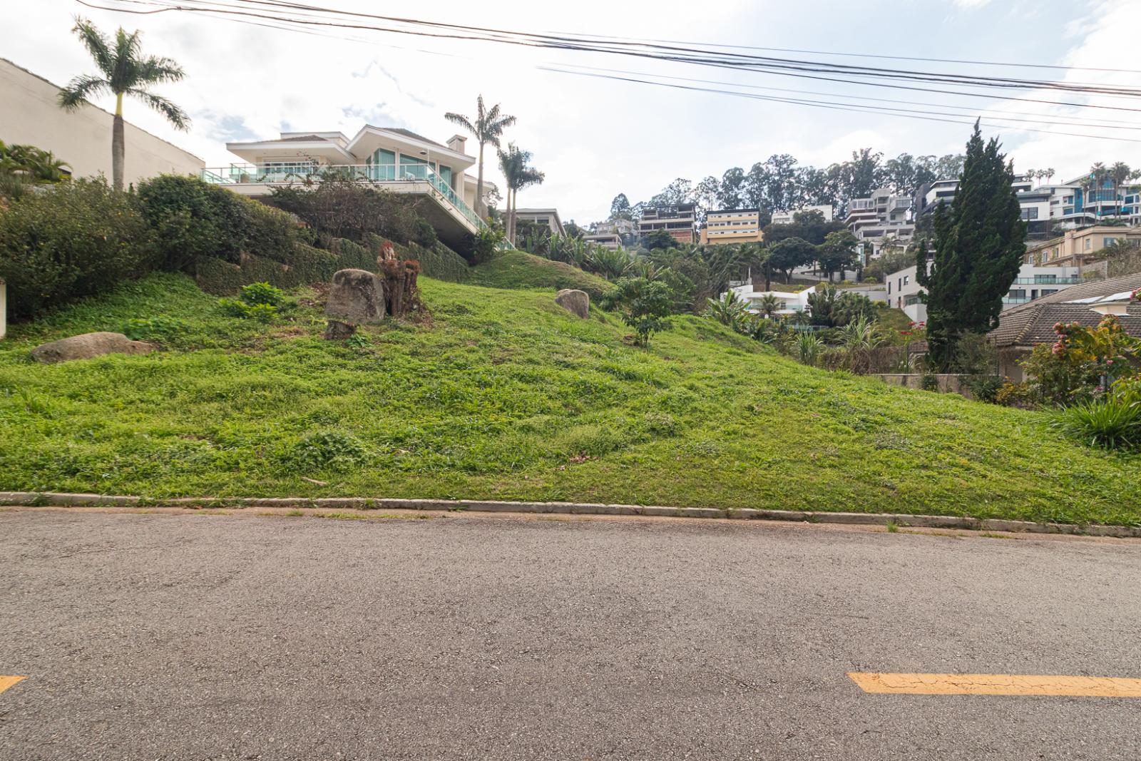 Cozinha e área gourmet terreno à venda em Residencial Tambore 1, Alphaville, Santana de Parnaíba — 1689 m² — imagem 3 de 18