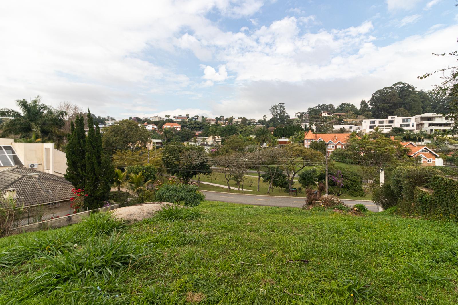 Suíte principal terreno à venda em Residencial Tambore 1, Alphaville, Santana de Parnaíba — 1689 m² — imagem 4 de 18