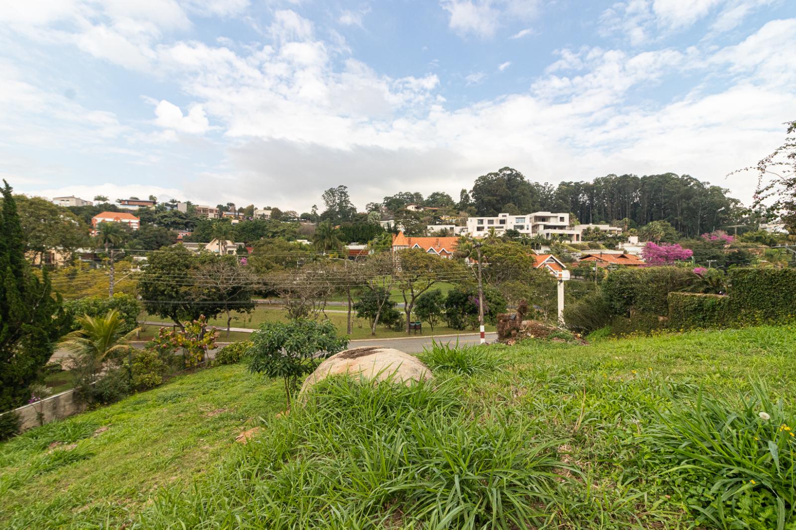 Piscina e área externa terreno à venda em Residencial Tambore 1, Alphaville, Santana de Parnaíba — 1689 m² — imagem 5 de 18