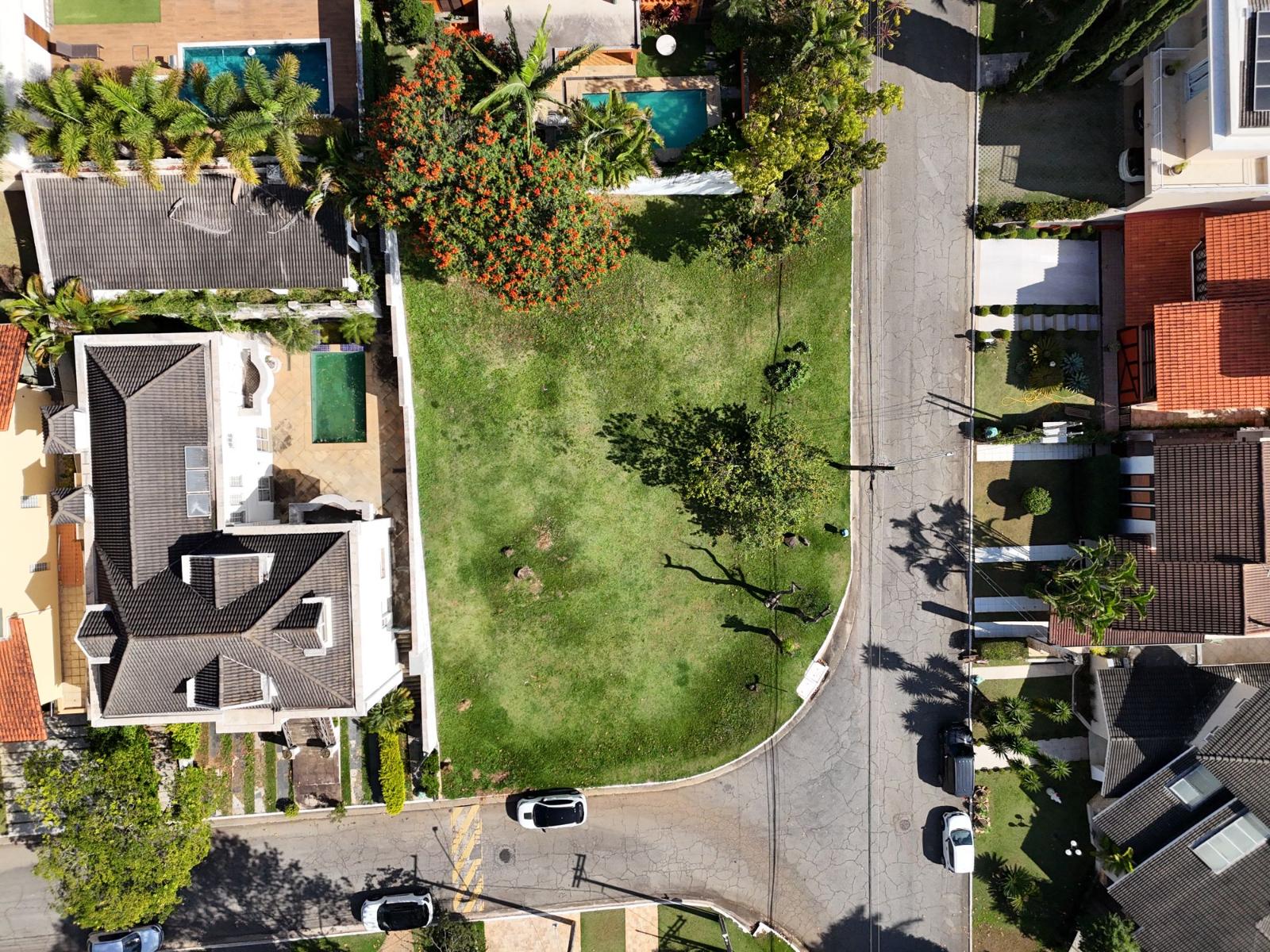 Cozinha e área gourmet terreno à venda em Alphaville Residencial 9, Alphaville, Santana de Parnaíba — 545 m² — imagem 3 de 16