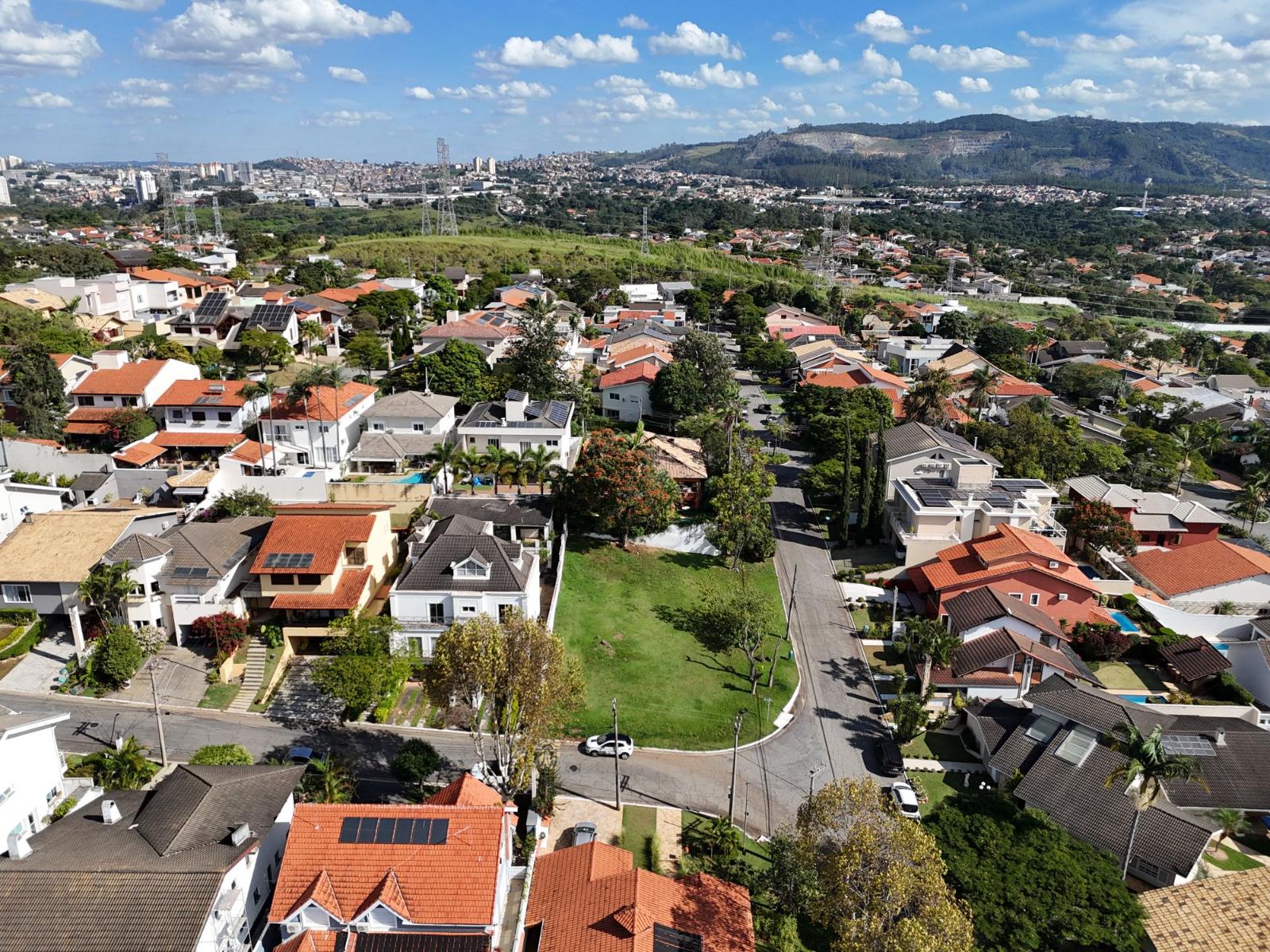 Piscina e área externa terreno à venda em Alphaville Residencial 9, Alphaville, Santana de Parnaíba — 545 m² — imagem 5 de 16