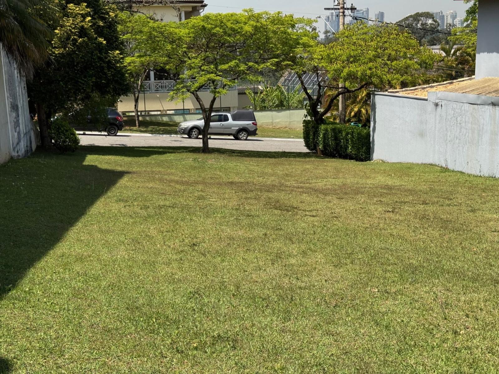 Suíte principal terreno à venda em Alphaville Residencial 5, Alphaville, Santana de Parnaíba — 360 m² — imagem 4 de 16