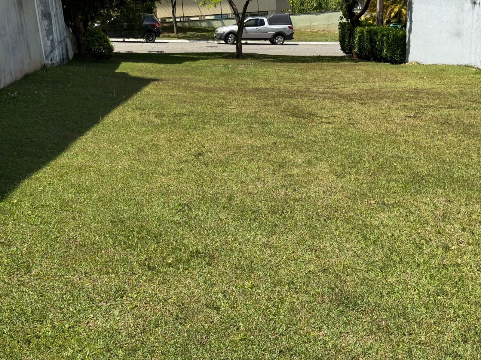 Piscina e área externa terreno à venda em Alphaville Residencial 5, Alphaville, Santana de Parnaíba — 360 m² — imagem 5 de 16