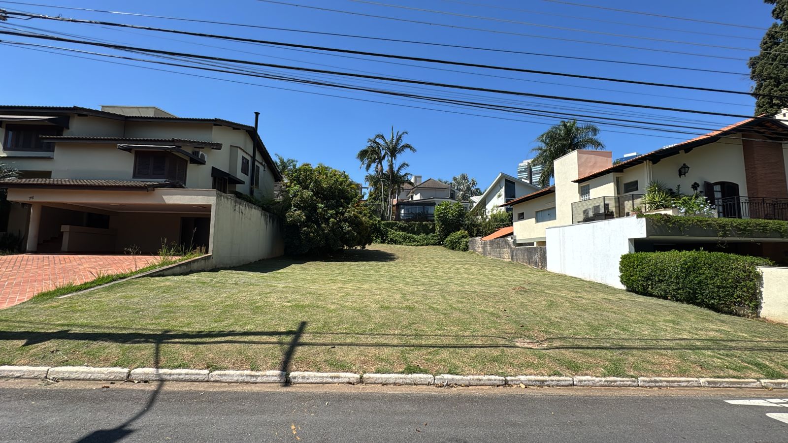 Fachada terreno à venda em Alphaville Residencial 2, Alphaville, Barueri — 580 m² — imagem 1 de 2