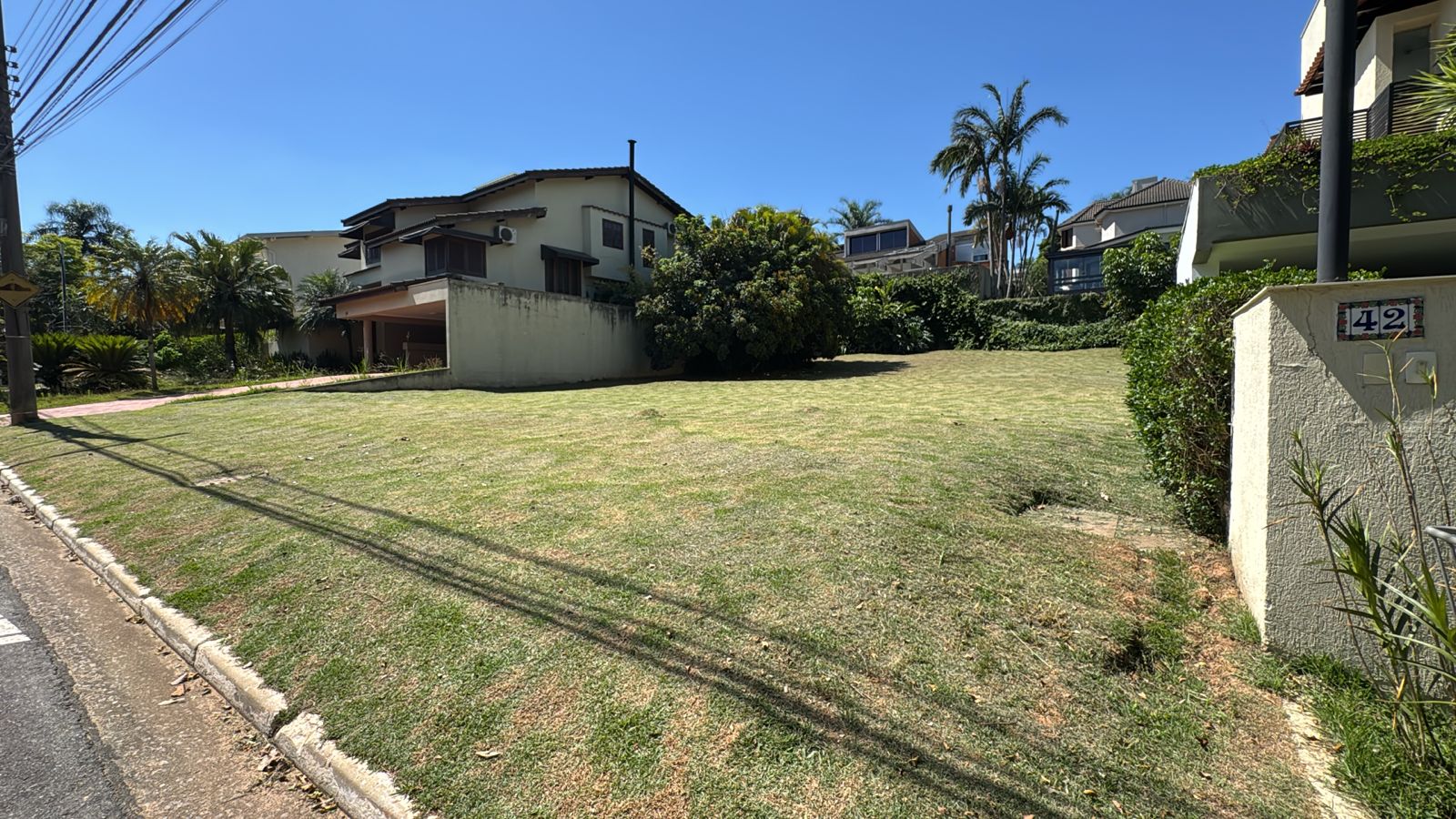 Sala de estar terreno à venda em Alphaville Residencial 2, Alphaville, Barueri — 580 m² — imagem 2 de 2