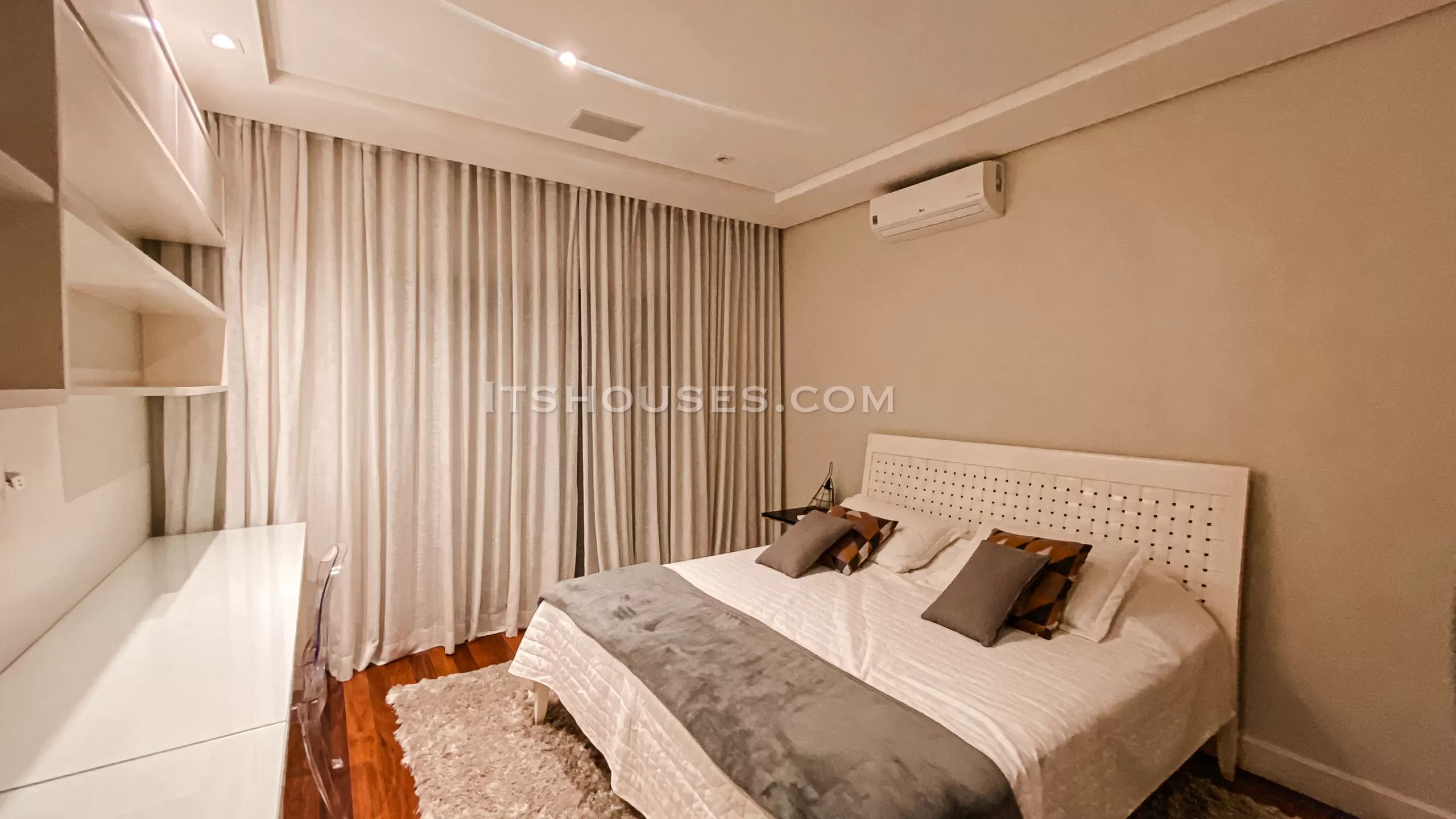 Cozinha e área gourmet casa à venda em Alphaville Residencial 1, Alphaville, Barueri — 4 suítes, 560 m² — imagem 3 de 28