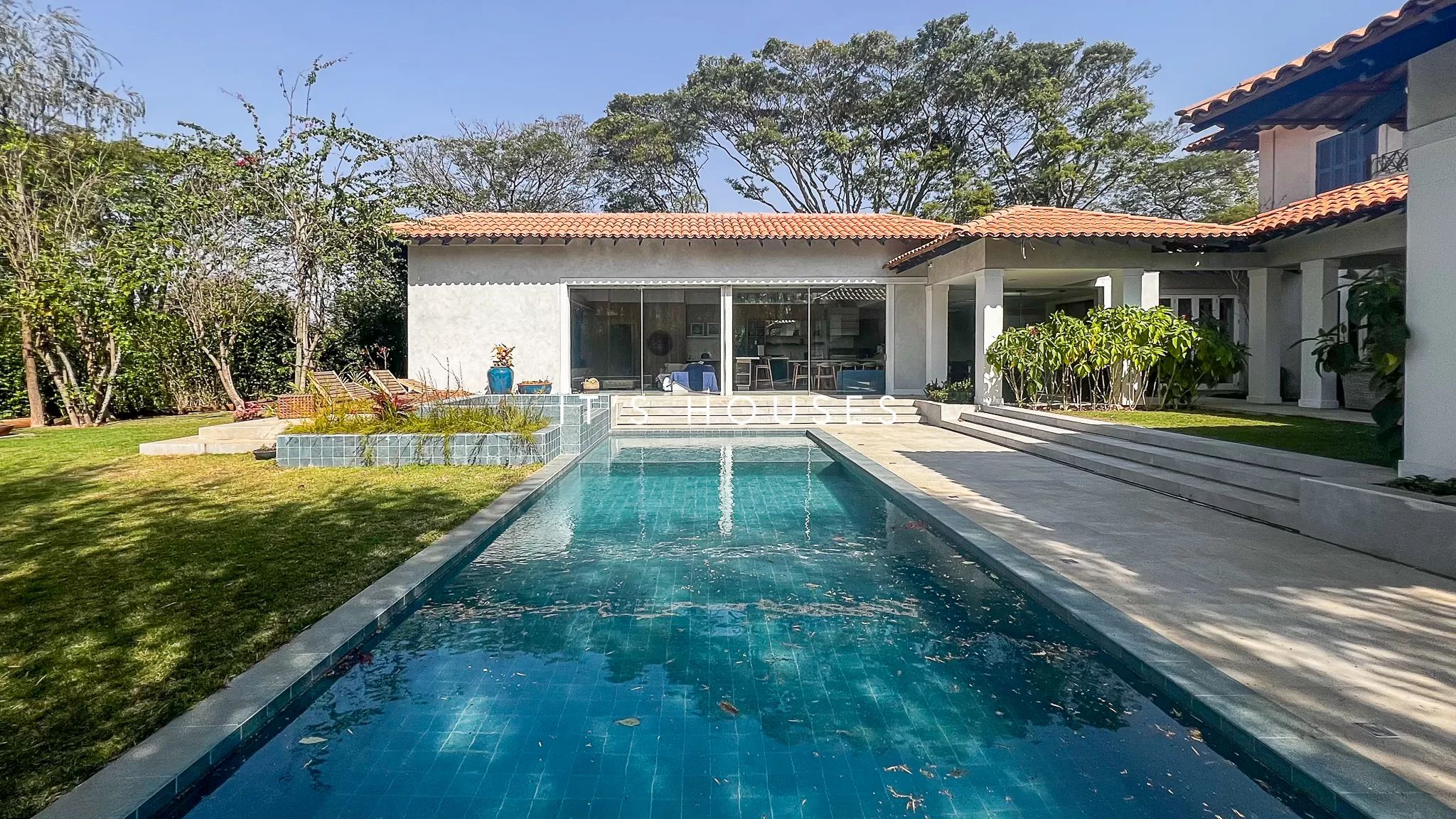 Suíte principal casa à venda ou para alugar em Fazenda Boa Vista Porto Feliz, Fazenda Boa Vista, Porto Feliz — 6 suítes, 3000 m² — imagem 4 de 28