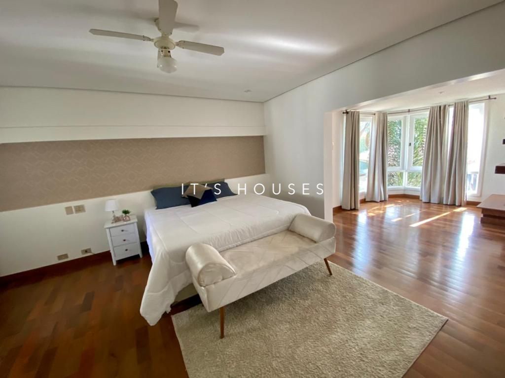 Suíte principal casa para alugar em Tambore 3, Alphaville, Santana de Parnaíba — 5 suítes, 900 m² — imagem 4 de 44