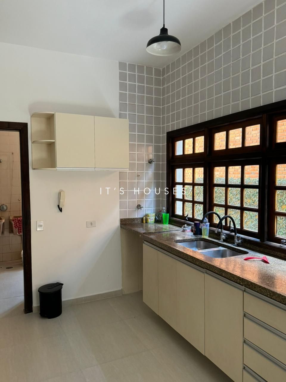 Cozinha e área gourmet casa à venda em Alphaville Residencial 9, Alphaville, Santana de Parnaíba — 4 suítes, 306 m² — imagem 3 de 50