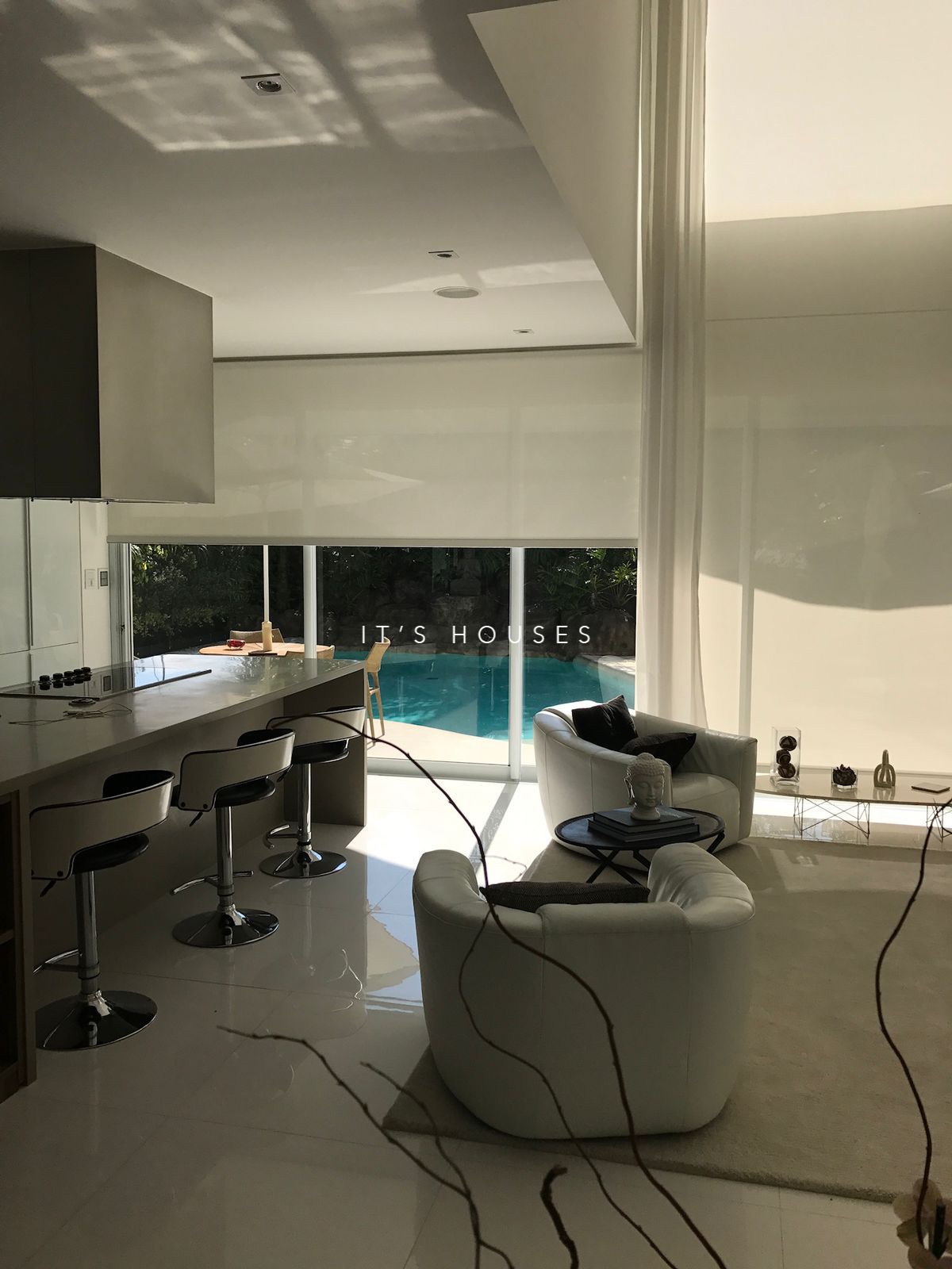 Cozinha e área gourmet casa à venda ou para alugar em Villa Solaia , Alphaville, Barueri — 3 suítes, 500 m² — imagem 3 de 3