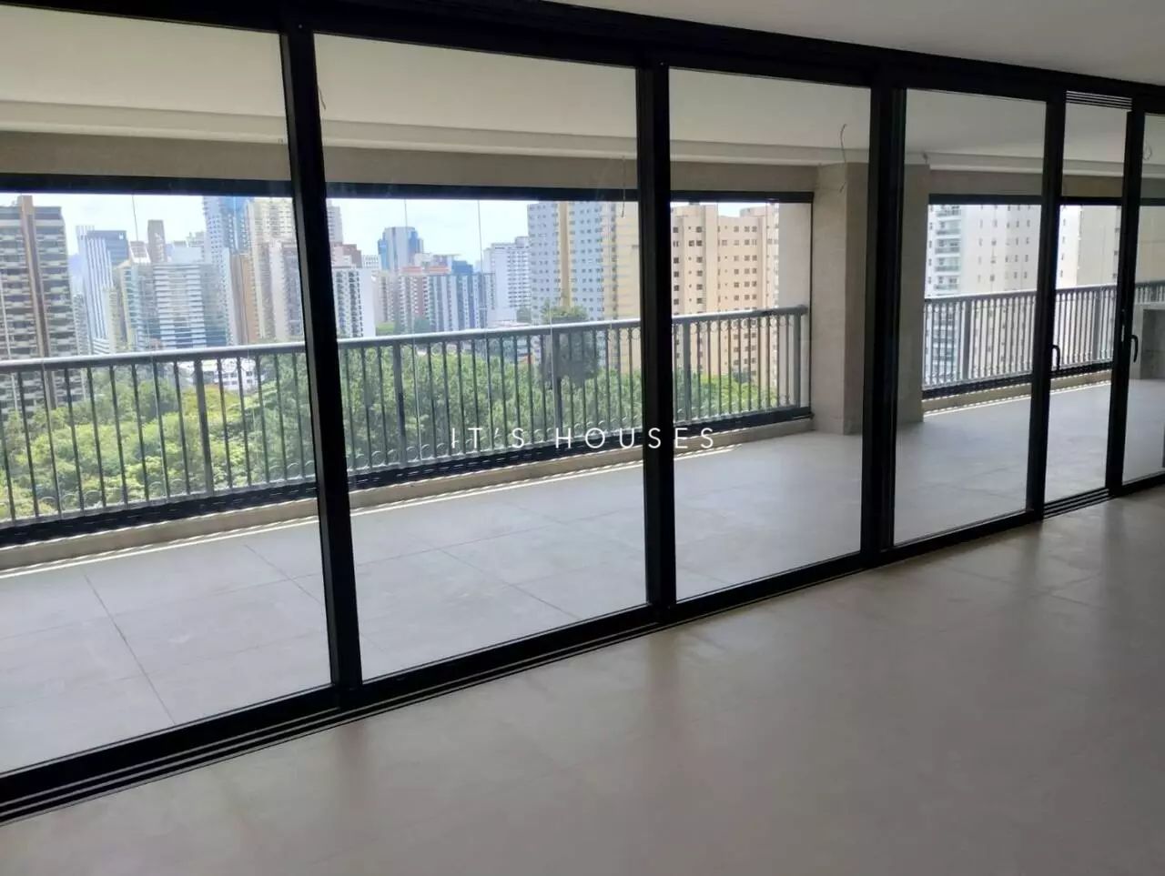 Fachada apartamento à venda em Edificio Oiapoque, Alphaville, Barueri — 4 suítes, 360 m² — imagem 1 de 18