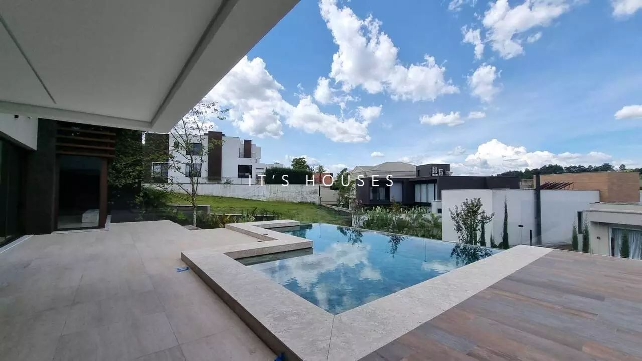 Sala de estar casa à venda em Tambore 11, Alphaville, Santana de Parnaíba — 4 suítes, 836 m² — imagem 2 de 13
