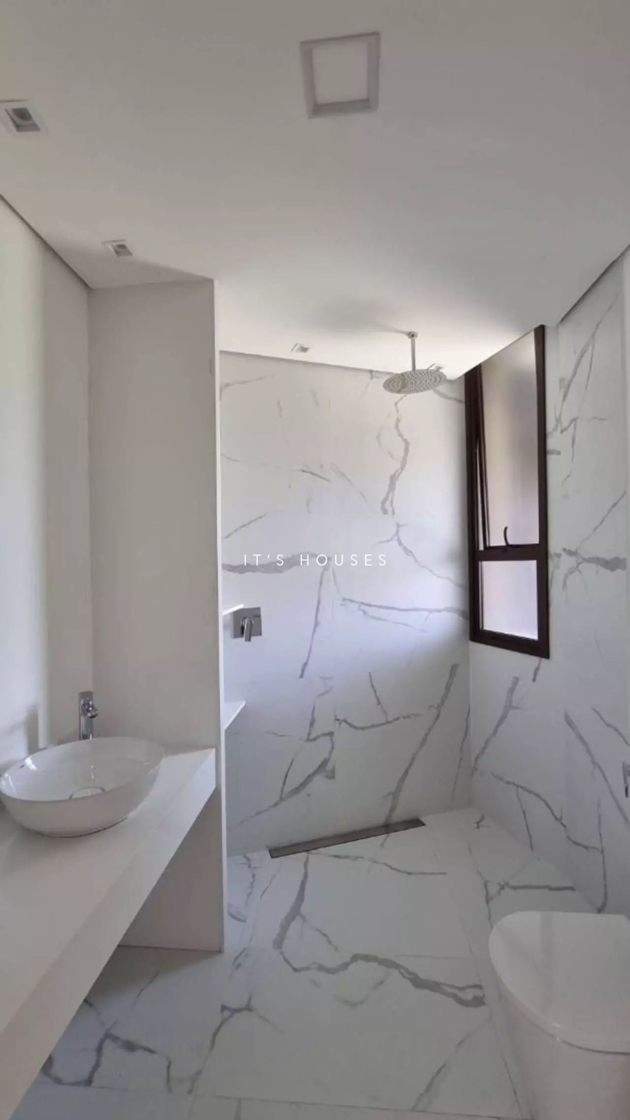 Cozinha e área gourmet casa à venda em Tambore 11, Alphaville, Santana de Parnaíba — 4 suítes, 836 m² — imagem 3 de 13
