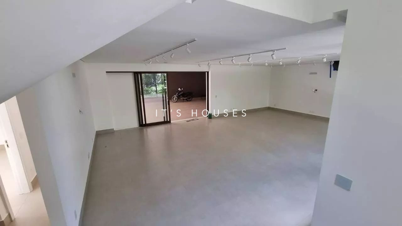Piscina e área externa casa à venda em Tambore 11, Alphaville, Santana de Parnaíba — 4 suítes, 836 m² — imagem 5 de 13