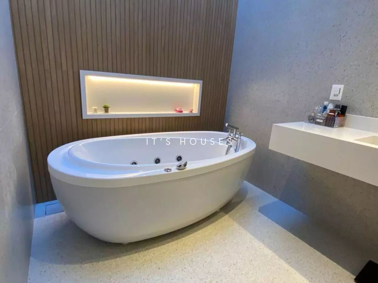 Cozinha e área gourmet casa à venda em Tambore 11, Alphaville, Santana de Parnaíba — 4 suítes, 635 m² — imagem 3 de 19
