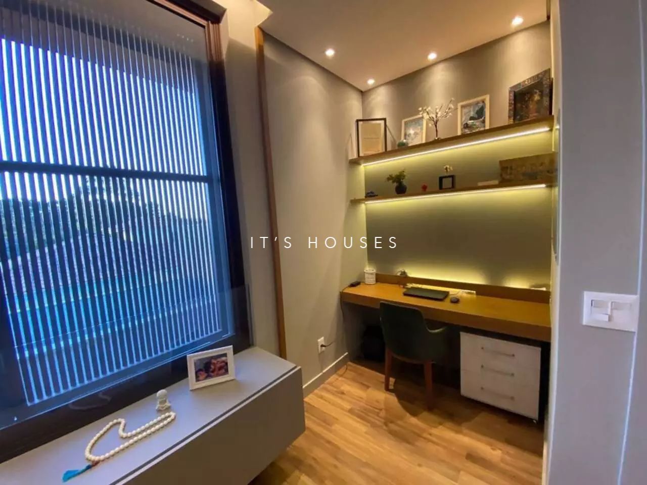 Suíte principal casa à venda em Tambore 11, Alphaville, Santana de Parnaíba — 4 suítes, 635 m² — imagem 4 de 19