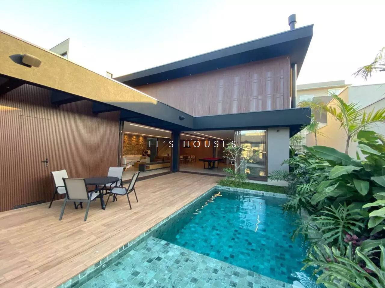 Fachada casa à venda em Tambore 11, Alphaville, Santana de Parnaíba — 4 suítes, 635 m² — imagem 1 de 19