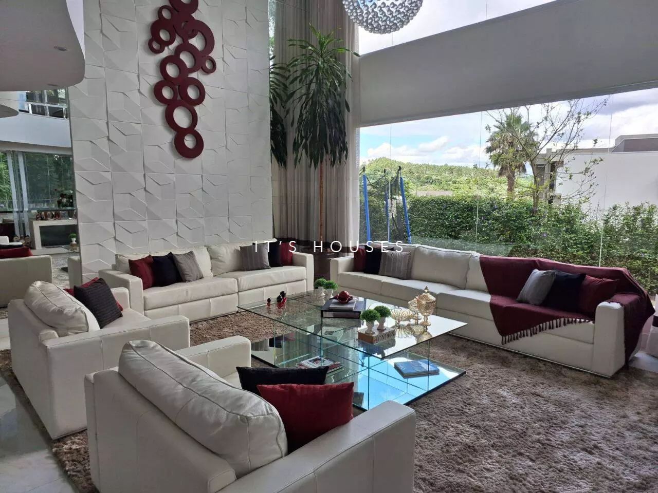 Fachada casa à venda em Tambore 11, Alphaville, Santana de Parnaíba — 5 suítes, 751 m² — imagem 1 de 18
