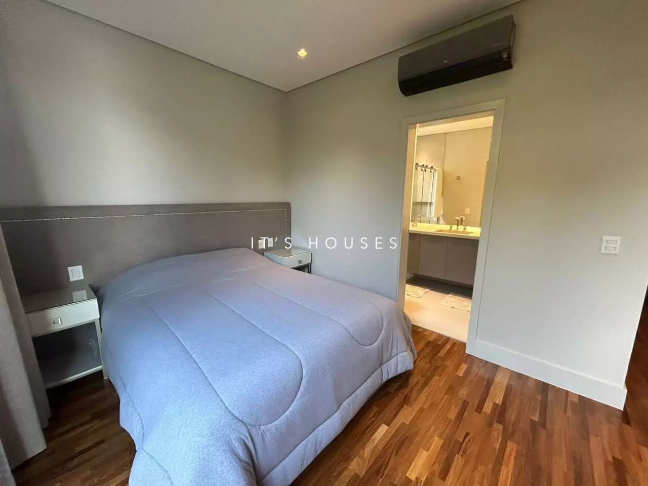 Sala de estar casa à venda em Tambore 11, Alphaville, Santana de Parnaíba — 3 suítes, 320 m² — imagem 2 de 28