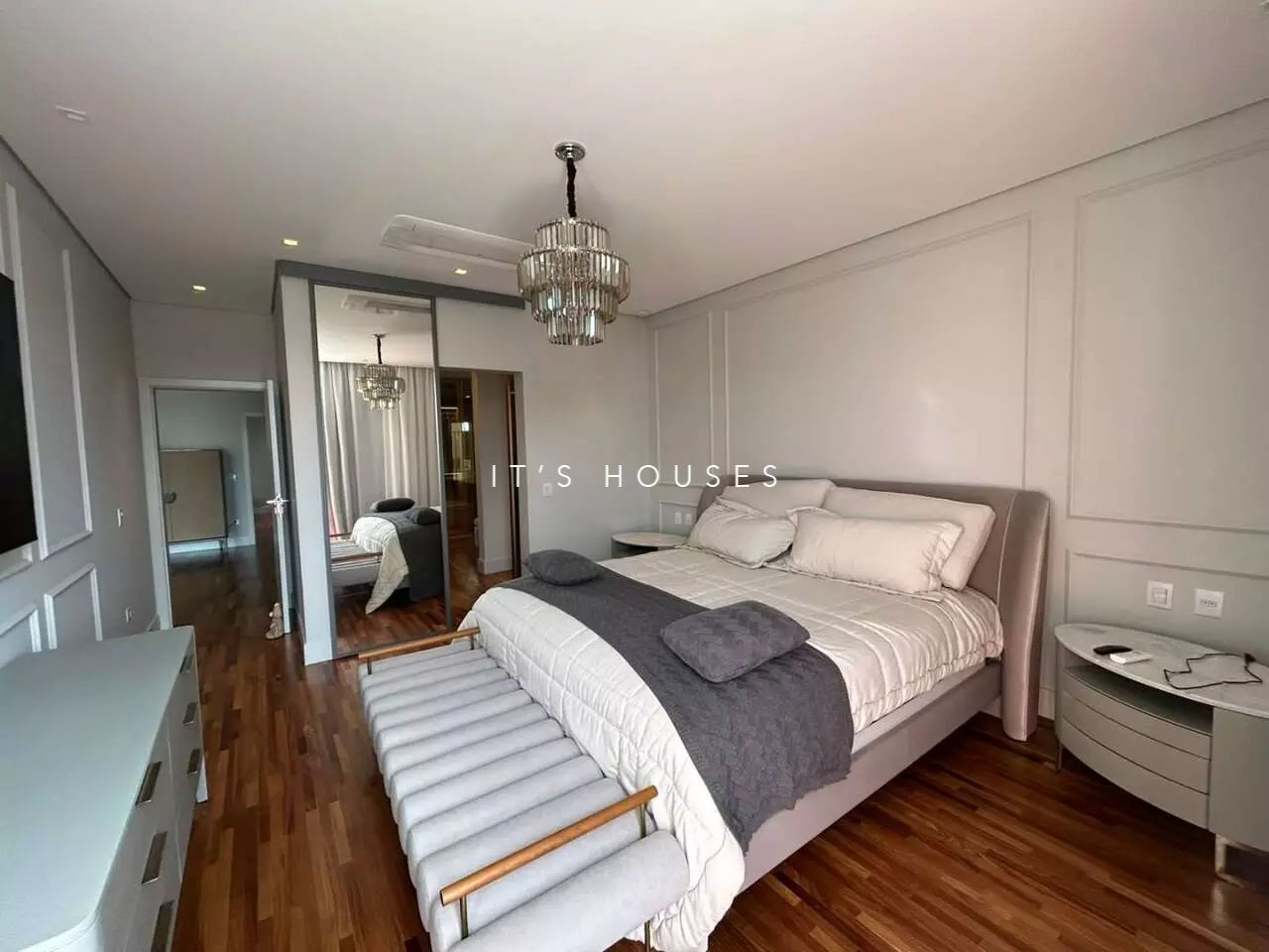 Suíte principal casa à venda em Tambore 11, Alphaville, Santana de Parnaíba — 3 suítes, 320 m² — imagem 4 de 28