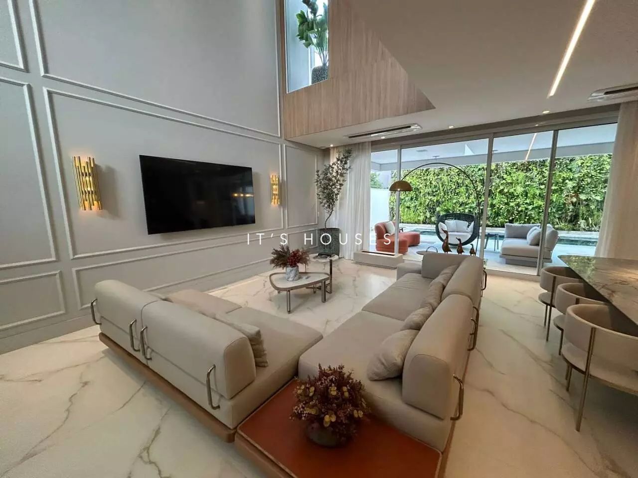 Fachada casa à venda em Tambore 11, Alphaville, Santana de Parnaíba — 3 suítes, 320 m² — imagem 1 de 28