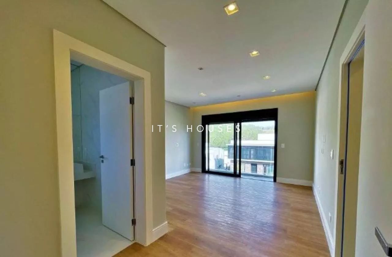 Área de convivência casa à venda em Tambore 11, Alphaville, Santana de Parnaíba — 4 suítes, 418 m² — imagem 6 de 17