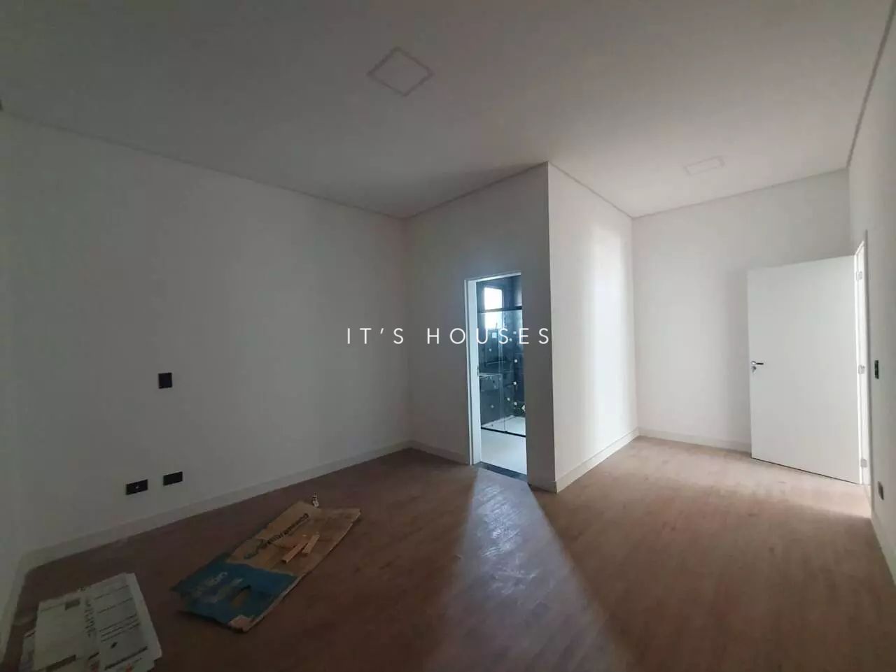 Sala de estar casa à venda em Tambore 11, Alphaville, Santana de Parnaíba — 4 suítes, 480 m² — imagem 2 de 16