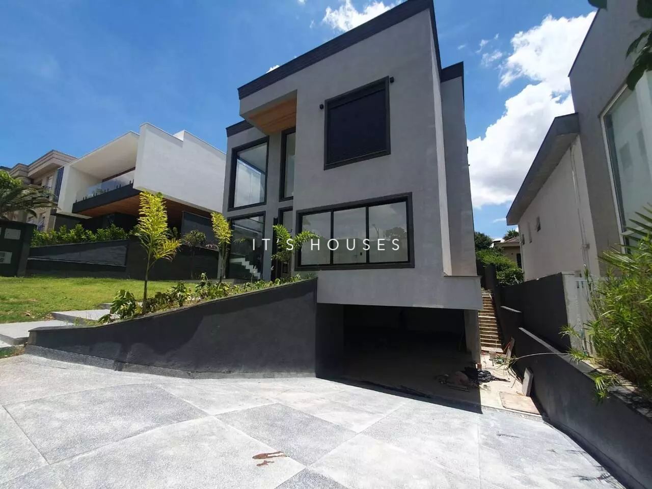 Fachada casa à venda em Tambore 11, Alphaville, Santana de Parnaíba — 4 suítes, 480 m² — imagem 1 de 16