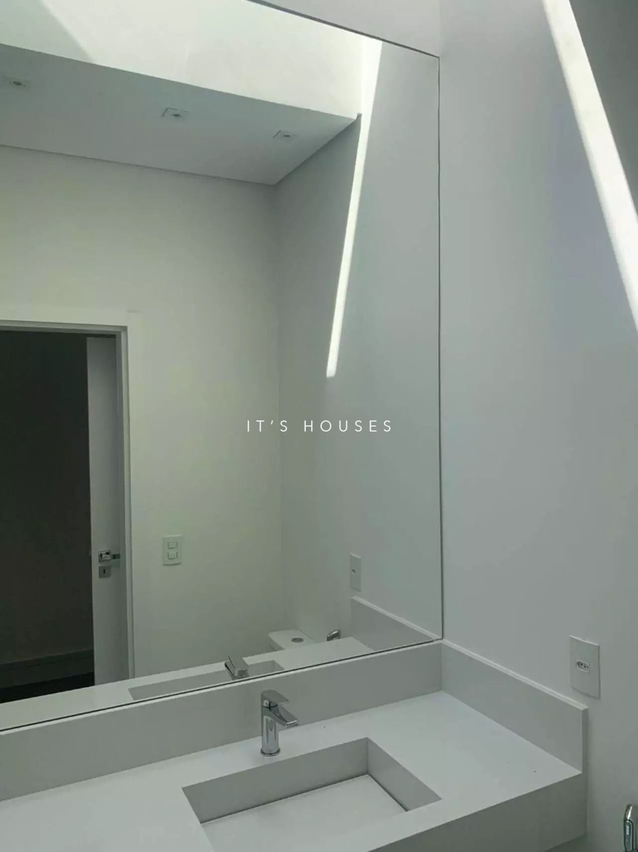 Sala de estar casa à venda em Tambore 11, Alphaville, Santana de Parnaíba — 4 suítes, 420 m² — imagem 2 de 11