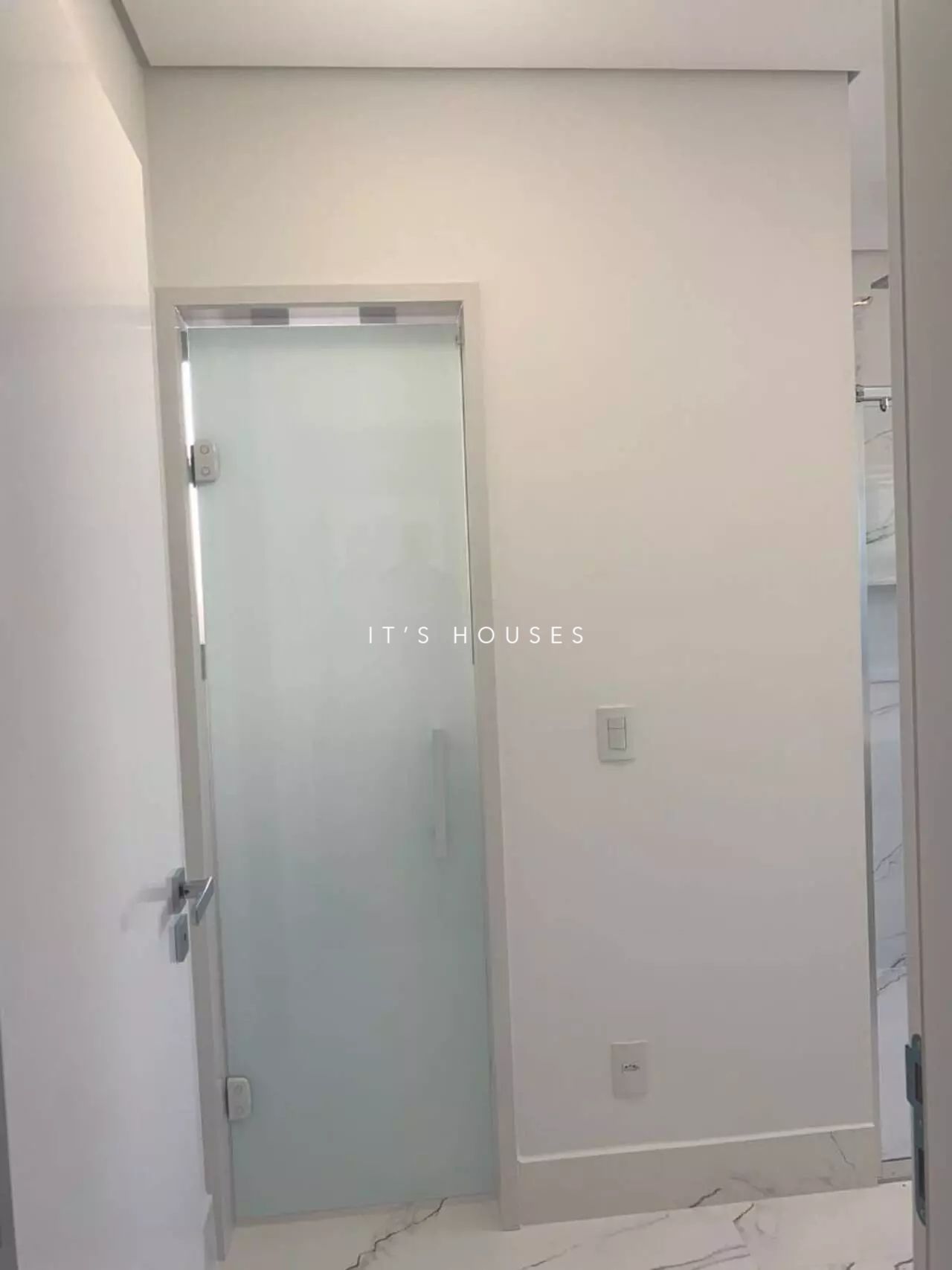Cozinha e área gourmet casa à venda em Tambore 11, Alphaville, Santana de Parnaíba — 4 suítes, 420 m² — imagem 3 de 11