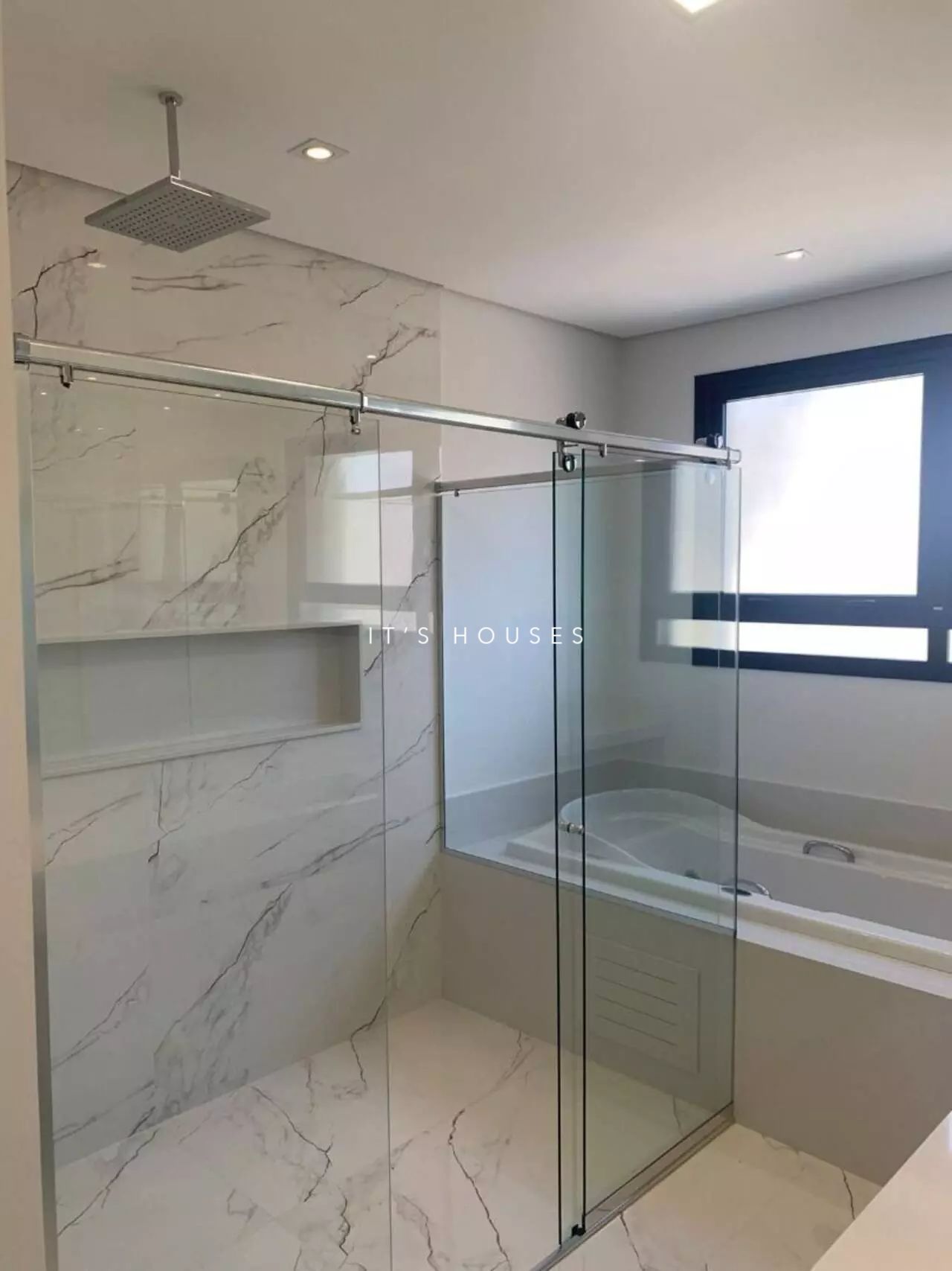 Área de convivência casa à venda em Tambore 11, Alphaville, Santana de Parnaíba — 4 suítes, 420 m² — imagem 6 de 11