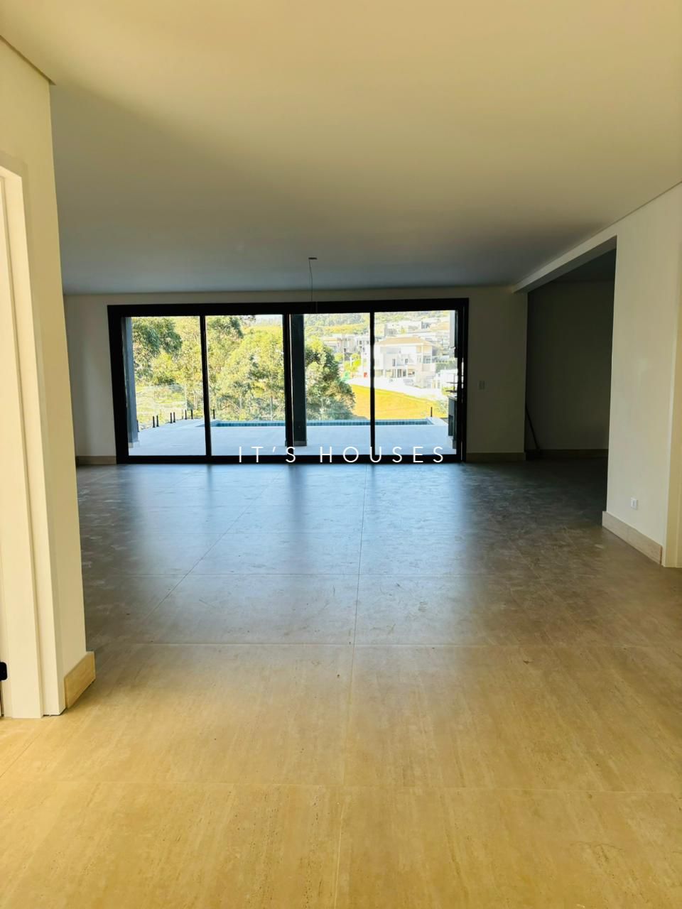 Suíte principal casa à venda em Tambore 11, Alphaville, Santana de Parnaíba — 4 suítes, 420 m² — imagem 4 de 17