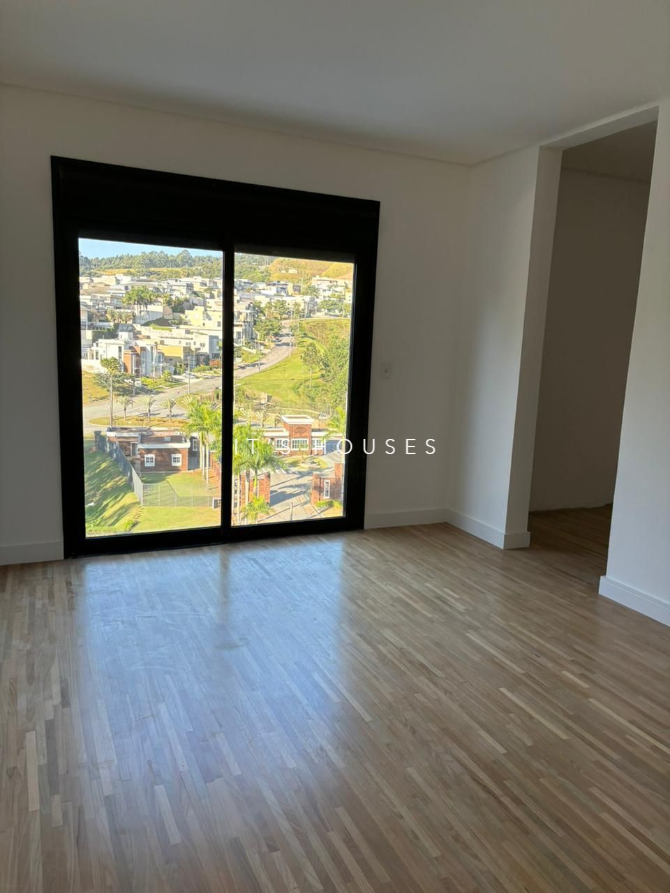 Área de convivência casa à venda em Tambore 11, Alphaville, Santana de Parnaíba — 4 suítes, 420 m² — imagem 6 de 17
