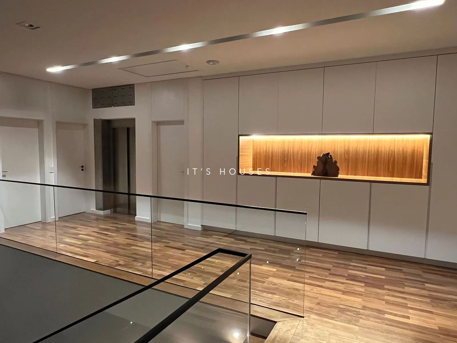 Sala de estar casa à venda em Alphaville Residencial 1, Alphaville, Barueri — 4 suítes, 758 m² — imagem 2 de 14