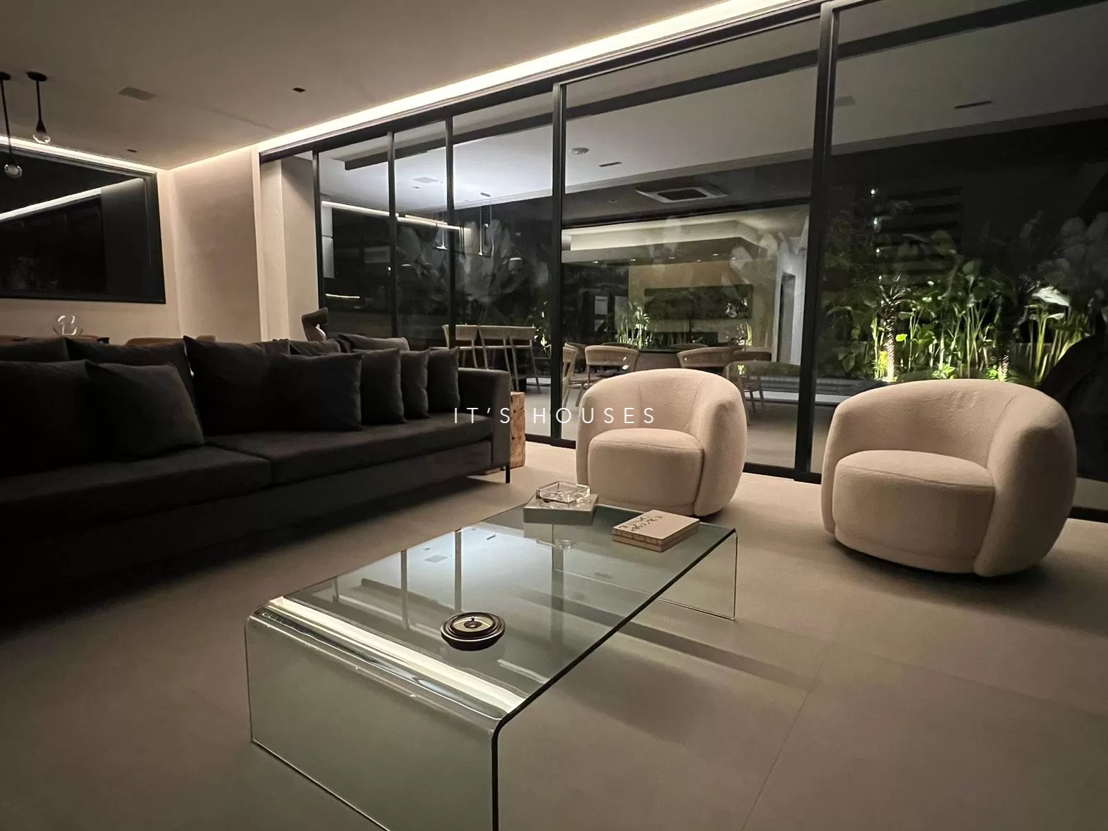 Área de convivência casa à venda em Alphaville Residencial 1, Alphaville, Barueri — 4 suítes, 758 m² — imagem 6 de 14