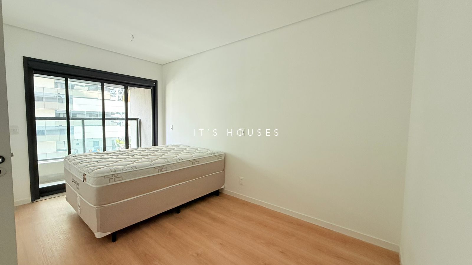 Suíte principal apartamento para alugar em Oka Mamore, Alphaville, Barueri — 1 suíte, 75 m² — imagem 4 de 5