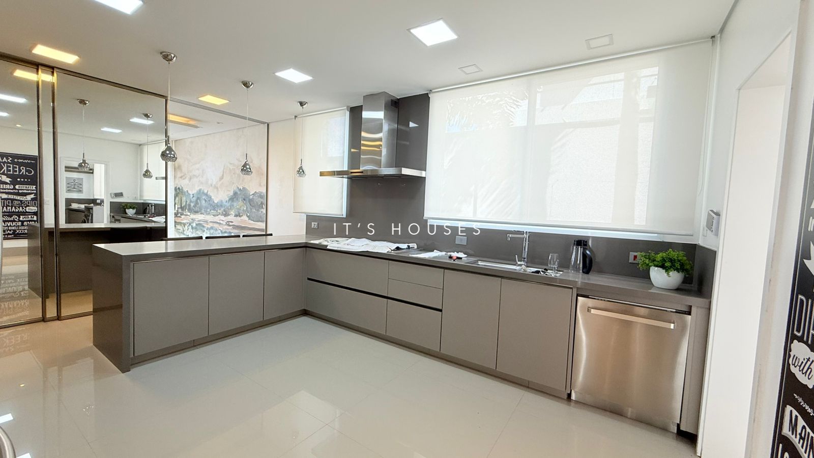 Piscina e área externa casa à venda ou para alugar em Alphaville Residencial 1, Alphaville, Barueri — 3 suítes, 580 m² — imagem 5 de 27