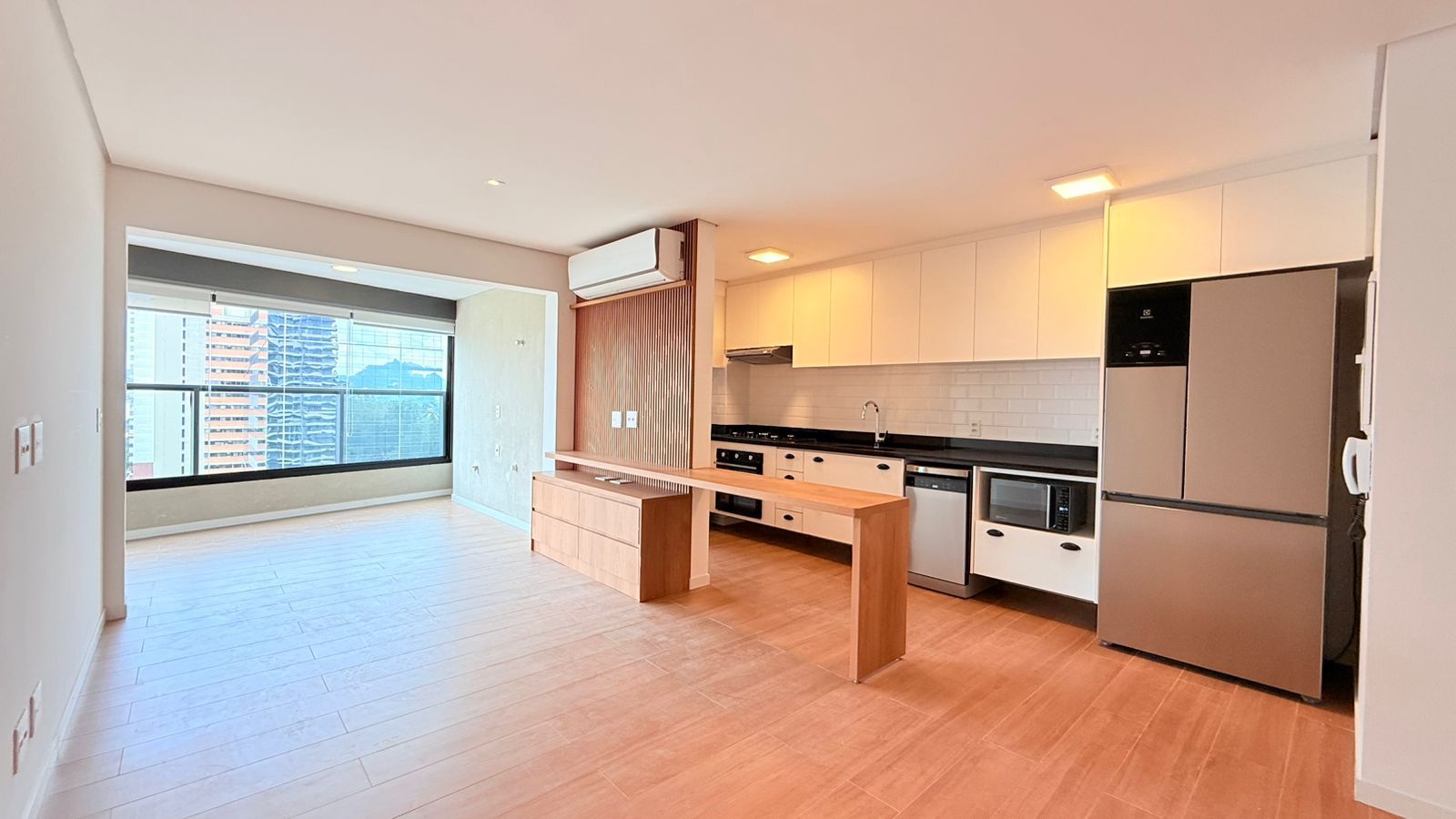 Sala de estar apartamento para alugar em Oka Mamore, Alphaville, Barueri — 2 dormitórios, 124 m² — imagem 2 de 18