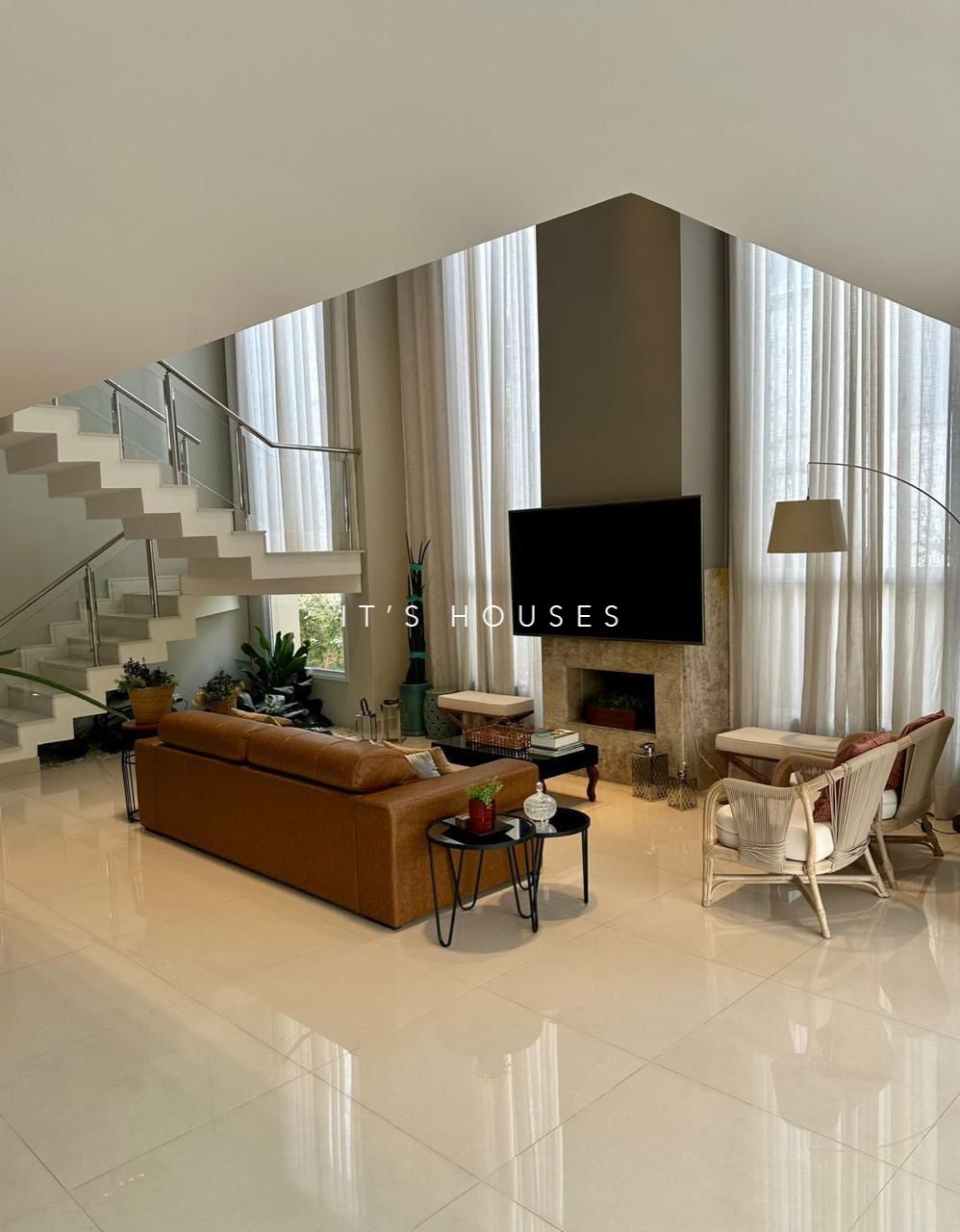 Piscina e área externa casa à venda em Genesis 1, Alphaville, Barueri — 5 suítes, 424 m² — imagem 5 de 13