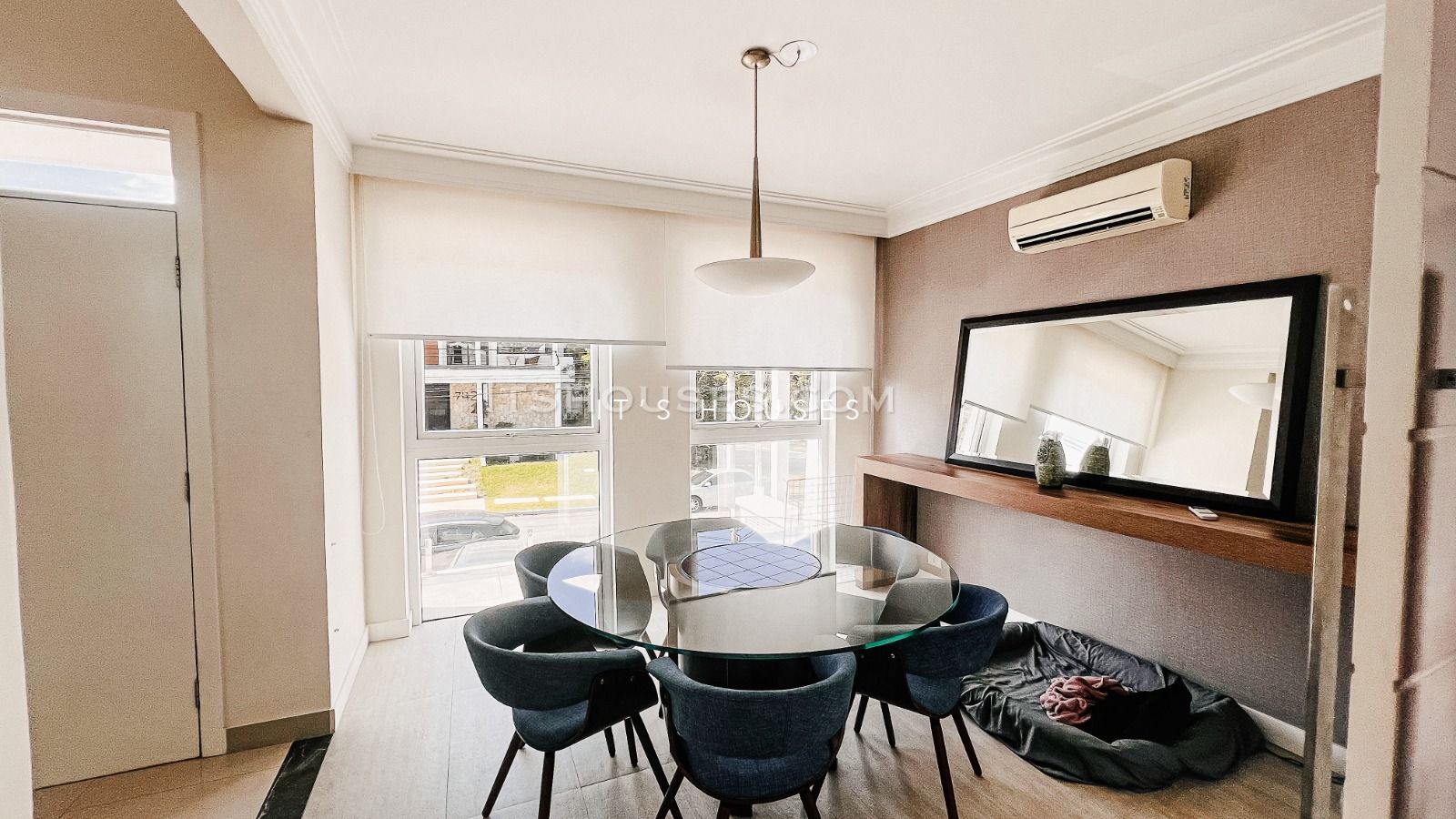 Sala de estar casa à venda em Alphaville Residencial 1, Alphaville, Barueri — 2 suítes, 640 m² — imagem 2 de 11