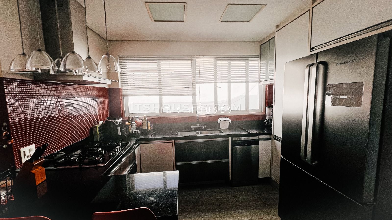 Cozinha e área gourmet casa à venda em Alphaville Residencial 1, Alphaville, Barueri — 2 suítes, 640 m² — imagem 3 de 11